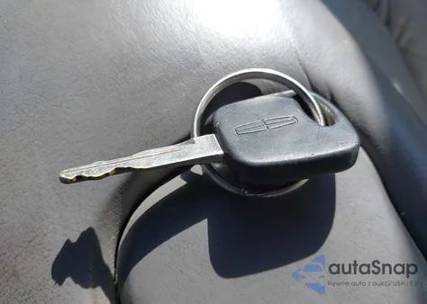 1998 Lincoln Continental z USA, uszkodzony, nr VIN 1LNFM97V8WY637860